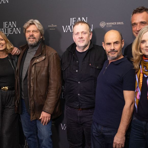 Alexandra Lamy, Éric Besnard, Grégory Gadebois, Bernard Campan, Isabelle Carré à la première du film "Jean Valjean" au cinéma Publicis à Paris le 17 novembre 2025.

© Julien Sarkissian / Bestimage