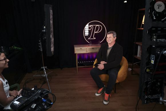 Pascal Bataille en interview pour "Purepeople", avec le format "En privé avec"