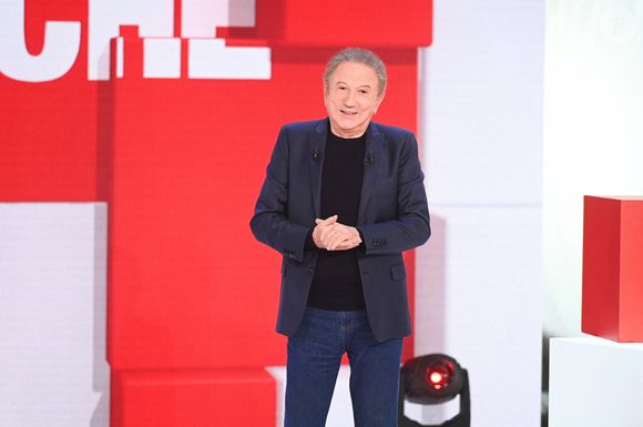 Exclusif - lors de l'enregistrement de l'émission "Vivement dimanche" à Paris, France, le 9 septembre 2025 et diffusée le 2 novembre 2025 sur France 3. © Guillaume Gaffiot/Bestimage