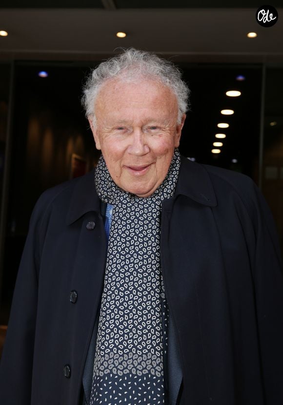 Exclusif -  Philippe Bouvard arrive a un enregistrement radio a Paris le 30 Octobre 2013.
© Denis Guignebourg / Bestimage