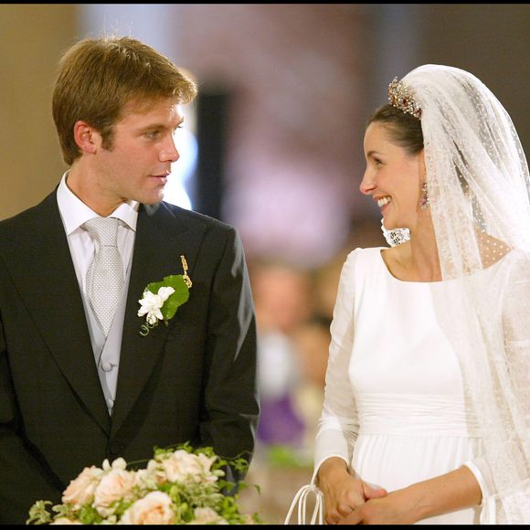 Leur histoire appartient désormais au passé, mais leur mariage reste gravé dans les mémoires

Emmanuel-Philibert de Savoie et Clotilde Courau à leur mariage à la Basilique Sainte Marie des Anges à Rome AGENCE / BESTIMAGE