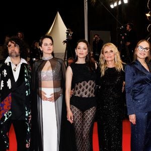 Thomas Verhaeghe, Bertrand Mandico, Noémie Merlant, Marion Cotillard, Isabella Ferrari, Ornella Muti, Franco Nero - Montée des marches du film " Roma elastica " lors du 79ème Festival International du Film de Cannes, le 20 mai 2026. © Jacovides-Moreau / Bestimage