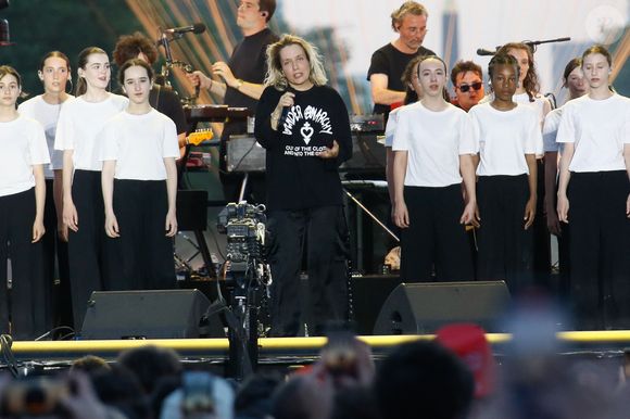Jeanne Added - Soirée du "Grand Concert de la fête de la musique" au Jardin des Tuileries, autour de la vasque olympique, présentée par D. Bürki et M. Bouhafsi et retransmis en direct sur France 2 à Paris le 21 juin 2025. © Marc Ausset-Lacroix - Jack Tribeca - Christophe Clovis / Bestimage