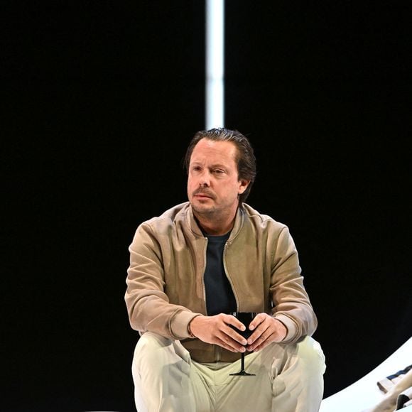 Certes, le comédien ne renie en rien sa filiation avec Michel Sardou

Exclusif - Davy Sardou durant la 3eme soirée de la 1ere édition du festival Les Théâtrales d’Eze en plein air à l'oppidum du Col d'Eze avec la pièce "Au Scalpel", le 7 août 2023© Bruno Bebert /