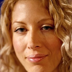 à la suite de sa prise de parole dans laquelle il expliquait les raisons de son absence aux funérailles de Loana.

La star de téléréalité Loana assiste à l'enregistrement d'une émission de radio à La Plaine Saint Denis près de Paris, France, le 7 janvier 2008. Photo by Greg Soussan/ABACAPRESS.COM