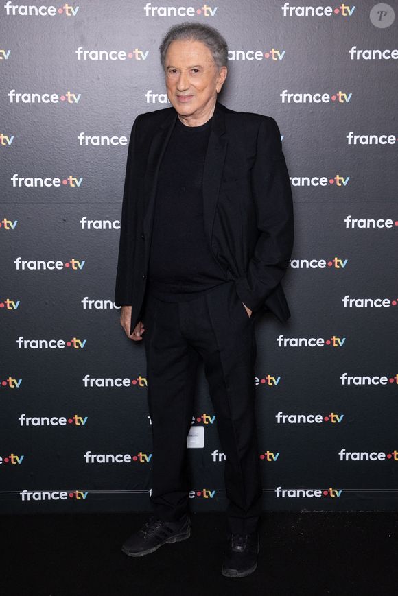 Un geste qui permet de réhydrater le corps, éliminer les toxines et améliorer le système digestif.

Michel Drucker assiste à la conférence de presse de France TV le 04 septembre 2024 à Paris, France. Photo par Nasser Berzane/ABACAPRESS.COM