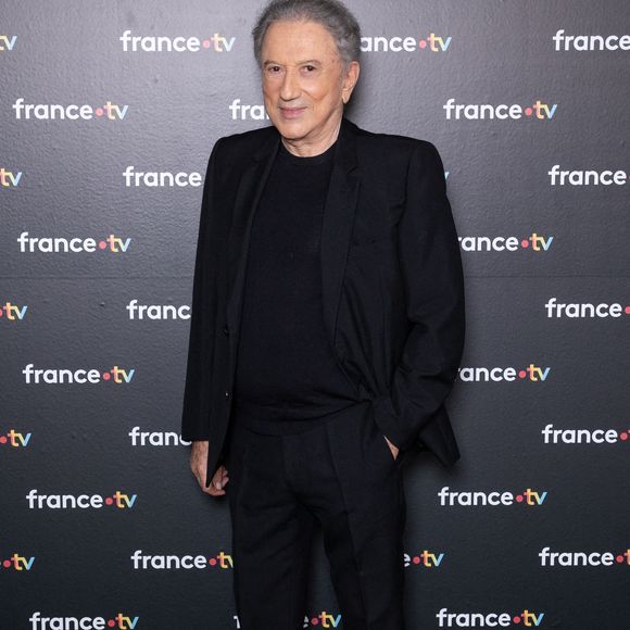 Un geste qui permet de réhydrater le corps, éliminer les toxines et améliorer le système digestif.

Michel Drucker assiste à la conférence de presse de France TV le 04 septembre 2024 à Paris, France. Photo par Nasser Berzane/ABACAPRESS.COM