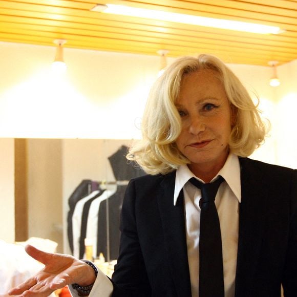 Le père de Samuel, Raphaëlle et Charlotte, aujourd’hui âgé de 58 ans, fait également face à une difficulté supplémentaire : celle des fausses informations circulant à son sujet.

La chanteuse française Michele Torr lors du concert de la 'Tournée des Idoles Age Tendre et Tetes de Bois' à Perpignan, dans le sud de la France, le 09 novembre 2013. Photo by Michel Clementz/ABACAPRESS.COM