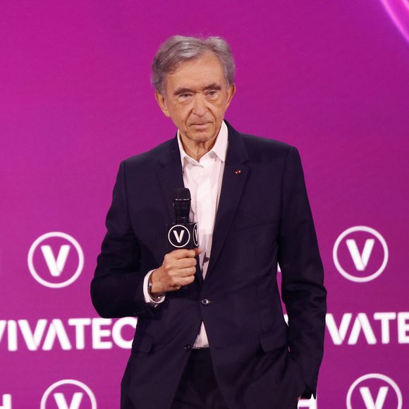 Les anciens bureaux ont également été transformés en espaces dédiés à des projets de formation. 

Bernard Arnault - M.Lévy (Publicis) et B.Arnault (LVMH) échangent lors de l'ouverture du 10ème Salon VivaTech, dédié aux start up, à Paris Expo Porte Versailles, le 17 juin 2026. 
© Marc Ausset Lacroix / Bestimage