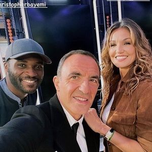 Son passage de l’athlétisme à la scène illustre une quête de sens et de nouvelles passions.

Christopher Bayemi, Nikos Aliagas et Nadia Farès dans une publication postée le 22 mai 2021.