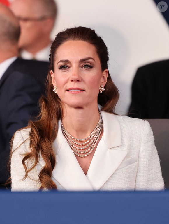 "Les sous-vêtements et les soutiens-gorge sont considérés comme des vêtements intimes, et il serait tout simplement inacceptable que les membres de la famille royale exposent leurs vêtements intimes"

Kate Middleton à Thanksgiving qui marque le 80ème anniversaire de VE Day à l'Abbaye de Westminster le 8 mai 2025 @AChris Jackson/WPA-Pool/Bestimage