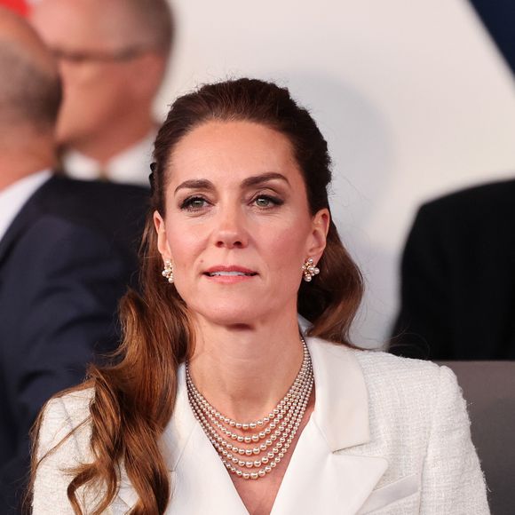"Les sous-vêtements et les soutiens-gorge sont considérés comme des vêtements intimes, et il serait tout simplement inacceptable que les membres de la famille royale exposent leurs vêtements intimes"

Kate Middleton à Thanksgiving qui marque le 80ème anniversaire de VE Day à l'Abbaye de Westminster le 8 mai 2025 @AChris Jackson/WPA-Pool/Bestimage