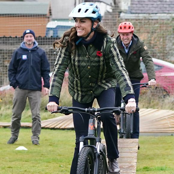 Le prince William, prince de Galles, et Catherine (Kate) Middleton, princesse de Galles, visitent Outfit Moray, une organisation caritative primée à Moray (Ecosse), le 2 novembre 2023.