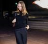 Alexandra était radieuse dans un pull noir à col montant et un pantalon anthracite, réveillés par quelques bracelets dorés et un sac porté à l’épaule.

La princesse Alexandra de Hanovre au photocall du défilé Chanel Collection Femme Prêt-à-Porter Printemps/Eté 2027 lors de la Fashion Week de Paris (PFW) au Grand Palais, à Paris, France, le 5 octobre 2026. © Olivier Borde/Bestimage