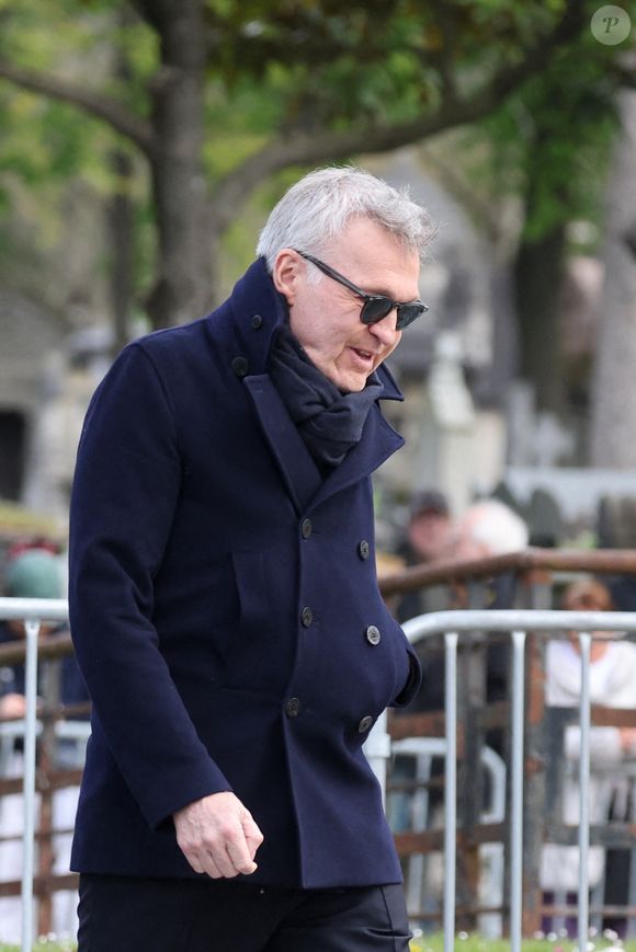 Dans un entretien accordé à "La Tribune Dimanche", le présentateur a confirmé vouloir s'éloigner de cet exercice après plusieurs décennies passées à l'antenne.

Laurent Ruquier - Obsèques d'Isabelle Mergault à la Coupole du Père-Lachaise à Paris le 30 mars 2026. © Cyril Moreau - Dominique Jacovides / Bestimage