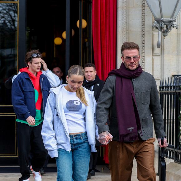 David, Harper et Cruz - La famille Beckham à la sortie de l'hôtel La Réserve lors de la mode femme automne / hiver 2024-2025 lors de la Fashion Week de Paris (PFW), à Paris, France, le 1 mars 2024.