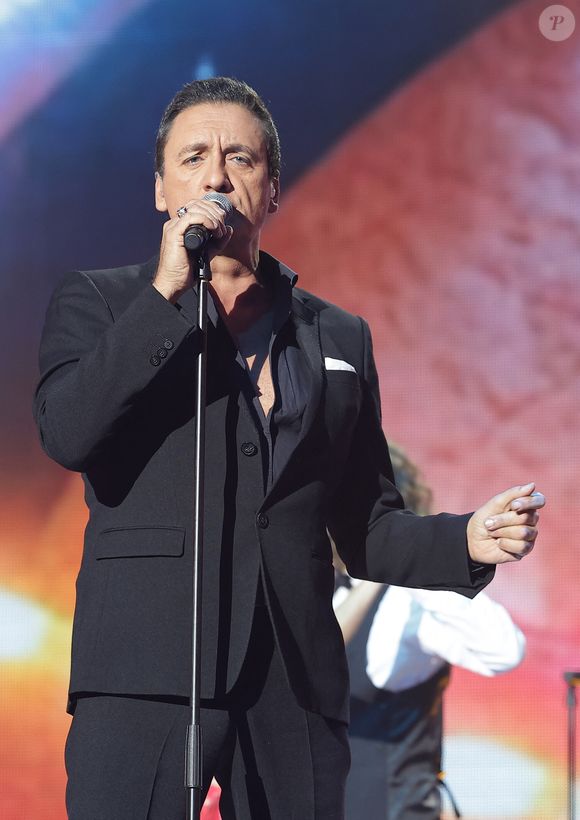 Exclusif - Dany Brillant - lors du concert du gala de Noël de l'association Tout le monde contre le cancer fête ses 20 ans diffusé le 24 décembre sur M6 à l'Adidas Aren Porte de la Chapelle à Paris, France, le 4 décembre 2025. © Coadic Guirec/Bestimage