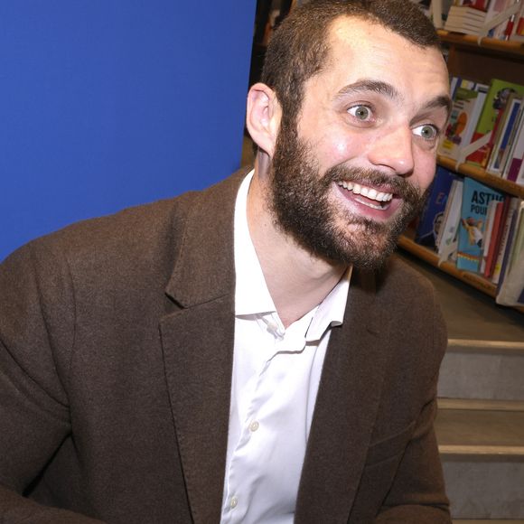 Et il n'a pas tari d'éloges sur la jeune femme qu'elle était en train de devenir 

Exclusif - Louis Sarkozy en séances de dédicaces pour son livre "Napoléon Bonaparte - L'empire des livres" (Éditions Passés composés) à la librairie Lamartine à Paris. Sa femme Natali Husic (enceinte) et son père, Nicolas Sarkozy, étaient présents à ses côtés. Plusieurs hautes personnalités sont également venues à l'instar de Michel Barnier, Benjamin Haddad (Ministre délégué auprès du ministre de l’Europe et des Affaires étrangères, chargé de l'Europe) ou Eliot Deval (journaliste CNEWS). Paris, le 21 mai 2025.
© Cédric Perrin/Bestimage