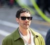 En effet, il campe le rôle d'un tireur d'élite musclé alors que quelques mois auparavant il avait perdu 20 kilos pour jouer un toxicomane.

L'acteur français Tahar Rahim dans le paddock avant le Grand Prix de Formule 1 de Monaco, sur le circuit urbain de Monaco, le 7 juin 2026. 

Photo d'Alexis Jumeau/ABACAPRESS.COM