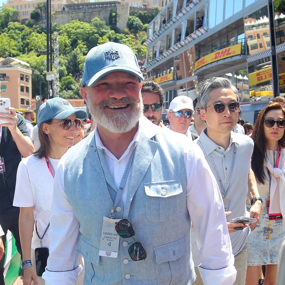 Et avoir fait des ajustements.

Philippe Etchebest - Les célébrités lors du Grand Prix de Formule 1 (F1) de Monaco, le 25 mai 2025.
© Jean-François Ottonello / Nice Matin / Bestimage