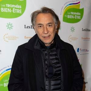 Richard Berry - 4ème Edition des "Trophées du Bien-Etre" au théâtre de la Gaité Montmartre à Paris, le 22 septembre 2019. Les "Trophées du Bien-Etre" sont une occasion unique de récompenser chaque année une innovation médicale, un geste, une action, une pièce de théâtre, un film, un concert, une musique, un produit du quotidien, une amélioration urbaine qui auront contribué à créer le bien-être pour le plus grand nombre. © Pierre Perusseau/Bestimage