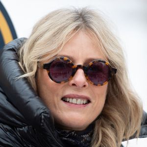 Comme elle l'a elle-même révélée sur son compte Instagram, elle a chuté, ce qui a entraîné un traumatisme crânien. Elle a dû être évacuée par les secours, sur une civière.

Karin Viard assiste à l'inauguration de son panneau Slope of Fame dans le cadre du Festival du film des Arcs 2024 à Bourg-Saint-Maurice, le 15 décembre 2024.