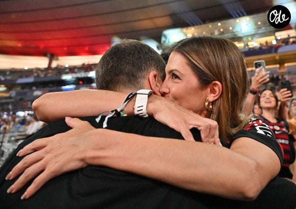Il y a quelques jours, Iris Mittenaere se trouvait dans la ville d' Antoine Dupont : Toulouse

Iris Mittenaere et Antoine Dupont - I.Mittenaere enlace son compagnon A.Dupont à l'issue de la victoire des Toulousains en finale du Top 14, face à Montpellier (28 - 20) au stade de France, le 27 juin 2026. 
© Christian Liewig / Bestimage