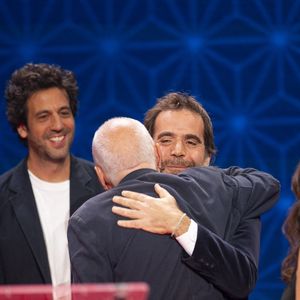 Exclusif - Max Boublil, François Berléand, Sébastien Castro, Nassima Benchicou et Constance Dollé lors des surprises pour l'enregistrement de l'émission "La Boîte à secrets", présentée par F.Bollaert et diffusée le 26 septembre 2025 sur France 3, dans les studios du Lendit à Saint-Denis, Seine Saint-Denis, France, le 8 septembre 2025. © Pierre Perusseau/Bestimage