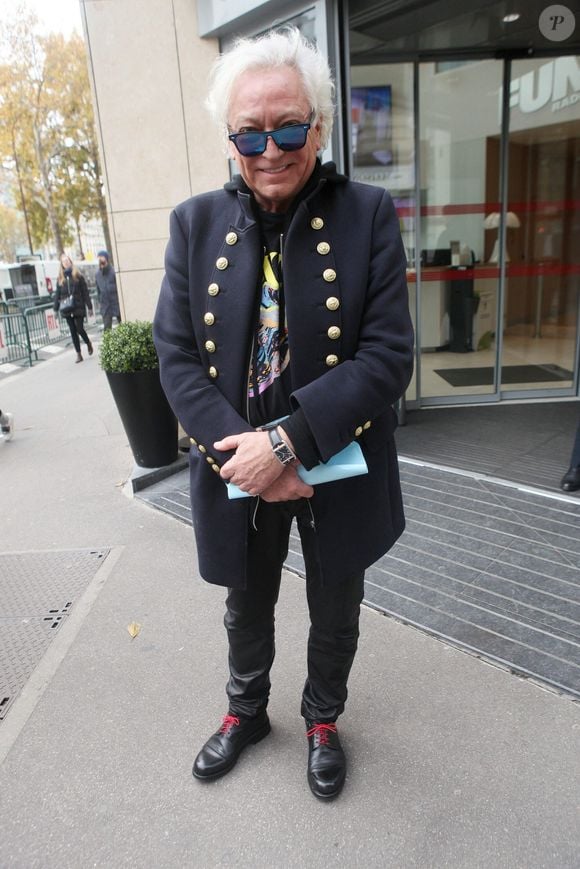 Exclusif - Laurent Boyer à la sortie des studios de radio de l'émission "Les Grosses Têtes" à Paris. Le 30 novembre 2022
© Jonathan Rebboah / Panoramic / Bestimage