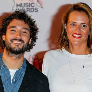 Jérémy Frérot et Laure Manaudou lors de la 17e cérémonie des NRJ Music Awards au Palais des Festivals, le 7 novembre 2015 à Cannes, en France. Photo : Shootpix/Abaca