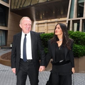 Les deux tourtereaux ont pu se retrouver après le mariage de l'année, organisé à Venise. 

Salma Hayek et son mari François-Henri Pinault profitent d'un dîner d'anniversaire intime à New York après leur passage à Cannes.
©Backgrid USA / Bestimage