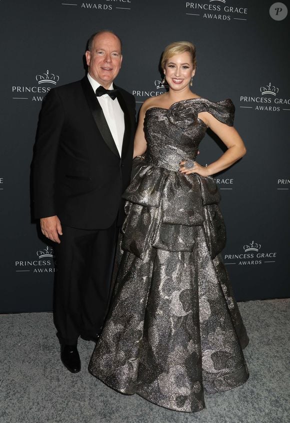 23 octobre 2024, New York, États-Unis : le prince Albert II de Monaco et sa fille, l’actrice et chanteuse Jazmin Grace Grimaldi, lors du gala du 40e anniversaire des Princess Grace Awards, qui s’est tenu à l’hôtel Pierre. (Crédit photo : © Nancy Kaszerman/ZUMA Press Wire)