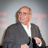EXCLU Claude Brasseur : Sa maison d'enfance dans un village médiéval, perché des Alpes-Maritimes, est devenue un haut lieu réputé !