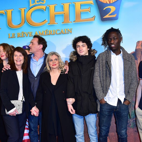 Olivier Baroux, Maurice Barthélémy, Sarah Stern, Claire Nadeau, Jean-Paul Rouve, Isabelle Nanty, Théo Fernandez, Ralph Amoussou et Pierre Lottin à l'avant-première du film "Les Tuches 2" au cinéma Gaumont-Opéra à Paris, le 25 janvier 2016. 

Photo : Giancarlo Gorassini / Bestimage