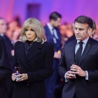 "Rien de ça n'est vrai" : Emmanuel Macron s’exprime sur le geste de Brigitte et sur ce qu'il s’est passé à l’ombre des caméras