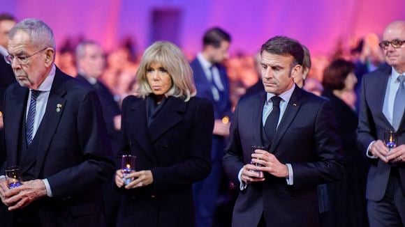 "Rien de ça n'est vrai" : Emmanuel Macron s’exprime sur le geste de Brigitte et sur ce qu'il s’est passé à l’ombre des caméras