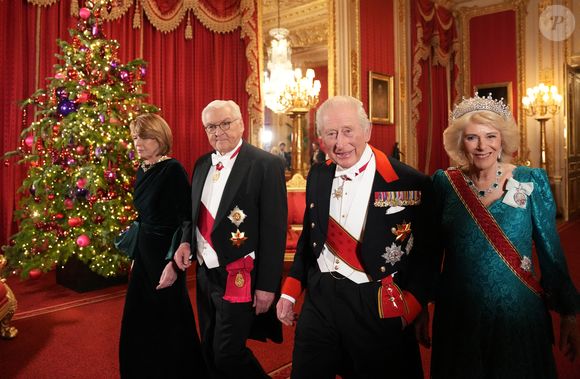Les membres de la famille royale britannique (Le roi Charles III d'Angleterre et Camilla Parker Bowles, reine consort d'Angleterre, le prince William, prince de Galles, et Catherine (Kate) Middleton, princesse de Galles) lors du banquet d'Etat au château de Windsor en l'honneur de la visite officielle de Frank-Walter Steinmeier (Président fédéral de l'Allemagne) et sa femme Elke Büdenbender au Royaume-Uni. Windsor, le 3 décembre 2025. Photos : Carlos Jasso/PA Photos/Bestimage