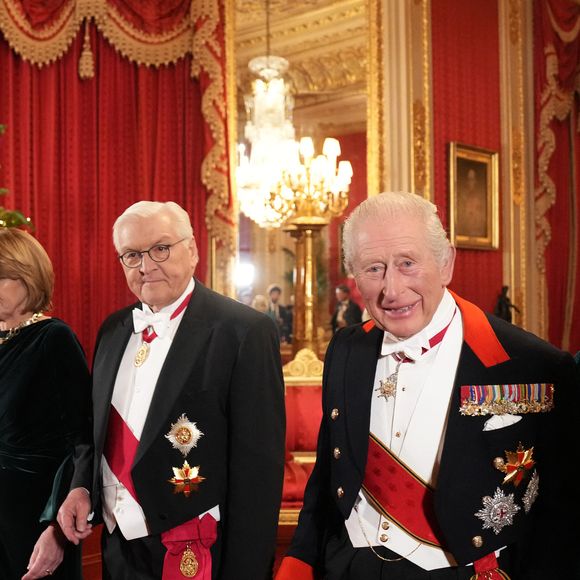 Les membres de la famille royale britannique (Le roi Charles III d'Angleterre et Camilla Parker Bowles, reine consort d'Angleterre, le prince William, prince de Galles, et Catherine (Kate) Middleton, princesse de Galles) lors du banquet d'Etat au château de Windsor en l'honneur de la visite officielle de Frank-Walter Steinmeier (Président fédéral de l'Allemagne) et sa femme Elke Büdenbender au Royaume-Uni. Windsor, le 3 décembre 2025. Photos : Carlos Jasso/PA Photos/Bestimage