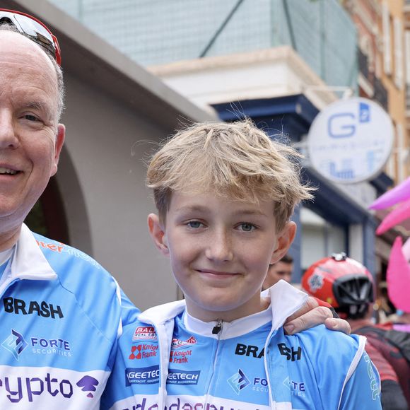 Le prince Albert II de Monaco - Le prince Albert II de Monaco participe à une randonnée à vélo de Saint-Tropez à la Principauté de Monaco en 4 heures et 15 minutes, au profit de la Fondation de la Princesse Charlène de Monaco le 27 avril 2025. © Claudia Albuquerque/Bestimage