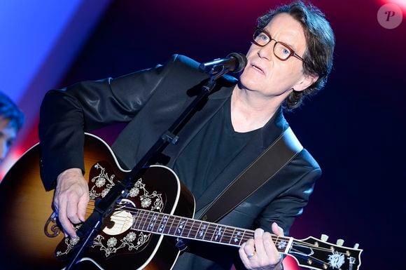 Un chanteur français culte des années 1980 est très proche de Francis  Cabrel et vous ne devinerez jamais lequel - Purepeople