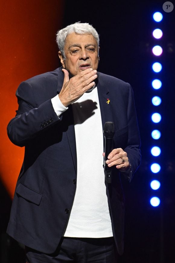 Bien loin de la maison de repos, l'interprète profite aujourd'hui d'un quotidien paisible en partageant sa vie entre Paris et Saint-Tropez.

Enrico Macias lors de la soirée hommage "7 octobre - 2 ans après" en mémoire des victimes du 7 octobre et en soutien aux otages du Hamas à la salle Pleyel à Paris le 5 octobre 2025.

© Lionel Urman / Bestimage
