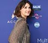 Elle se surprend notamment à vouloir lui téléphoner ou à penser à ses médicaments et à leurs anciennes habitudes.

Églantine Éméyé lors de la première édition du Multi Screen Grand Prix : une célébration inédite de la création audiovisuelle française dans le cadre prestigieux du Pullman Paris Tour Eiffel. Photo par Jack Tribeca / Bestimage