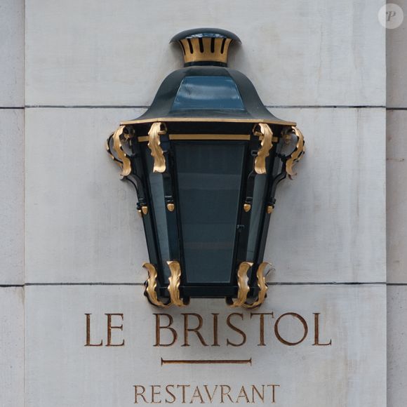 Illustration de l'hôtel 5 étoiles, Le Bristol - Illustrations des magasins et hôtels de luxe à Paris. Le 4 août 2015
©Agence / Bestimage