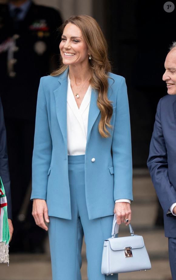 Son Altesse Royale, Catherine, Princesse de Galles (Catherine (Kate) Middleton, princesse de Galles), visite de 2 jours en Italie. À son arrivée à la mairie de Reggio Emilia, elle est accueillie par le maire de la ville, Marco Massari, le 13 mai 2026. © GoffPhotos/Bestimage
