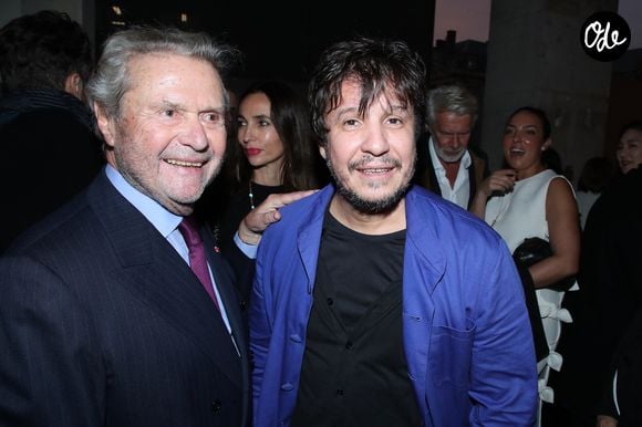Alain-Dominique Perrin (Président de la Fondation Cartier) et Adel Abdessemed - " Voir venir Venir voir ", Célébration des 40 ans de la Fondation Cartier pour l'art contemporain avec la " Traversée du chantier de la nouvelle Fondation Cartier ", place du Palais Royal, dont l'ouverture se fera en décembre 2025. Paris, France, le 18 octobre 2024. Bertrand Rindoff/Bestimage