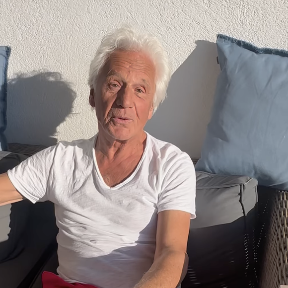 "Je vous souhaite tout ce qui peut vous rendre heureux", a écrit l'artiste en légende, ajoutant le hashtag #var.

Gérard Lenorman, Instagram