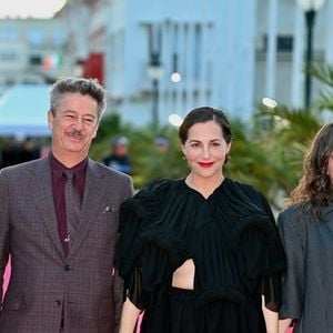 Les membres du jury Stephen Woolley, Thibault de Montalembert, la présidente du jury Amira Casar, ainsi que les membres du jury Zoé Adjani et Ben Hardy assistent à la cérémonie d'ouverture du 37e Festival du film britannique et irlandais de Dinard, le 8 octobre 2026 à Dinard, en France. Photo de Franck Castel/ABACAPRESS.COM