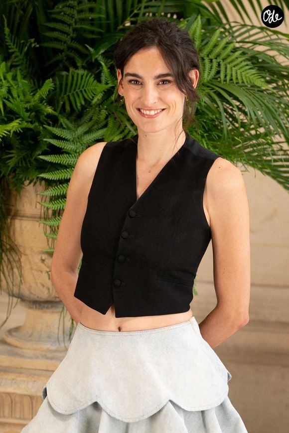À 32 ans, Nine d’Urso poursuit son chemin dans le milieu artistique et se fait progressivement un prénom.

Nine d'Urso assiste au défilé Christian Dior Haute Couture automne-hiver 2026/2027 dans le cadre de la Fashion Week de Paris, à Paris, en France, le 6 juillet 2026. Photo de Laurent Zabulon/ABACAPRESS.COM