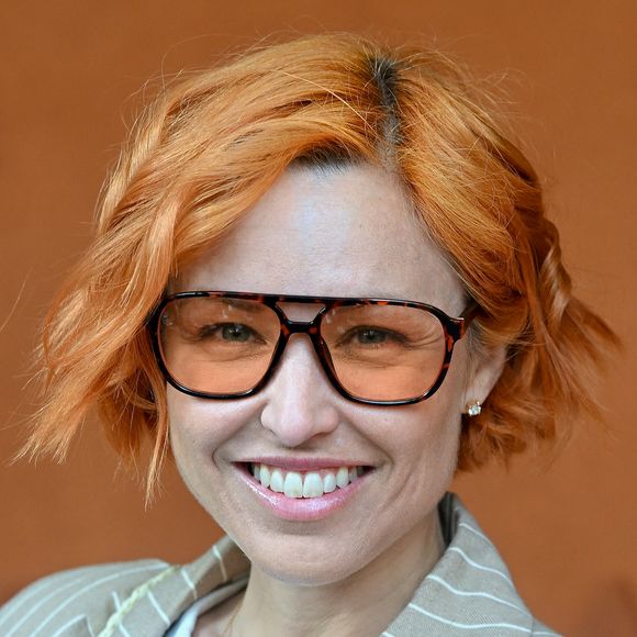 Installée en France depuis deux décennies, la chanteuse de 45 ans partage aujourd’hui son temps entre Paris et les Landes. 

Natasha St-Pier poser au Village lors du tournoi de Roland-Garros, le 3 juin 2025 à Paris, en France. Photo : ABACAPRESS.COM
