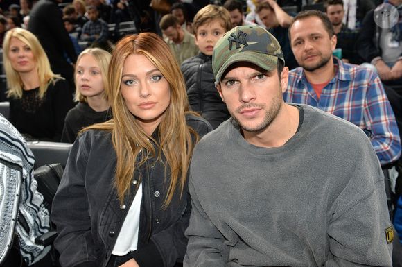 Caroline Receveur et Hugo Philip au match de NBA Game Paris 2020 entre les Bucks de Milwaukee et les Charlotte Hornet à l'AccorHotels Arena à Paris, le 24 janvier 2020.

Photo : Veeren / Bestimage